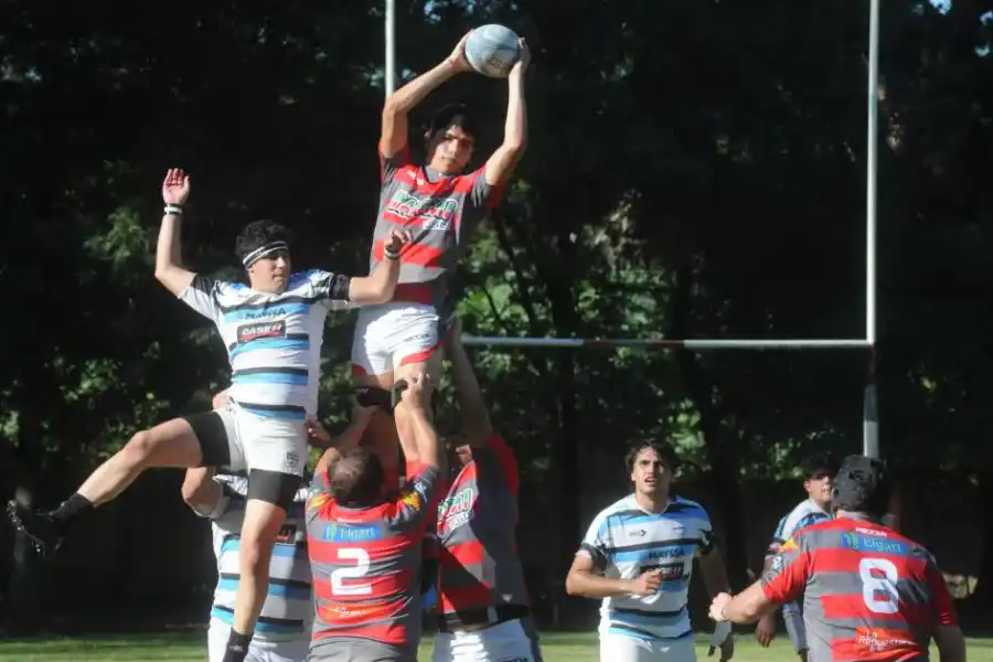 Polideportivo: Lawn Tennis sumó su primer triunfo