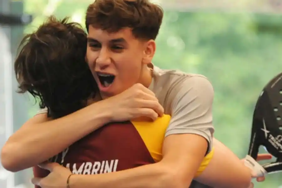 BATACAZO. El tucumano Mambrini y el misionero López celebran la victoria de ayer en el Future de Buenos Aires.