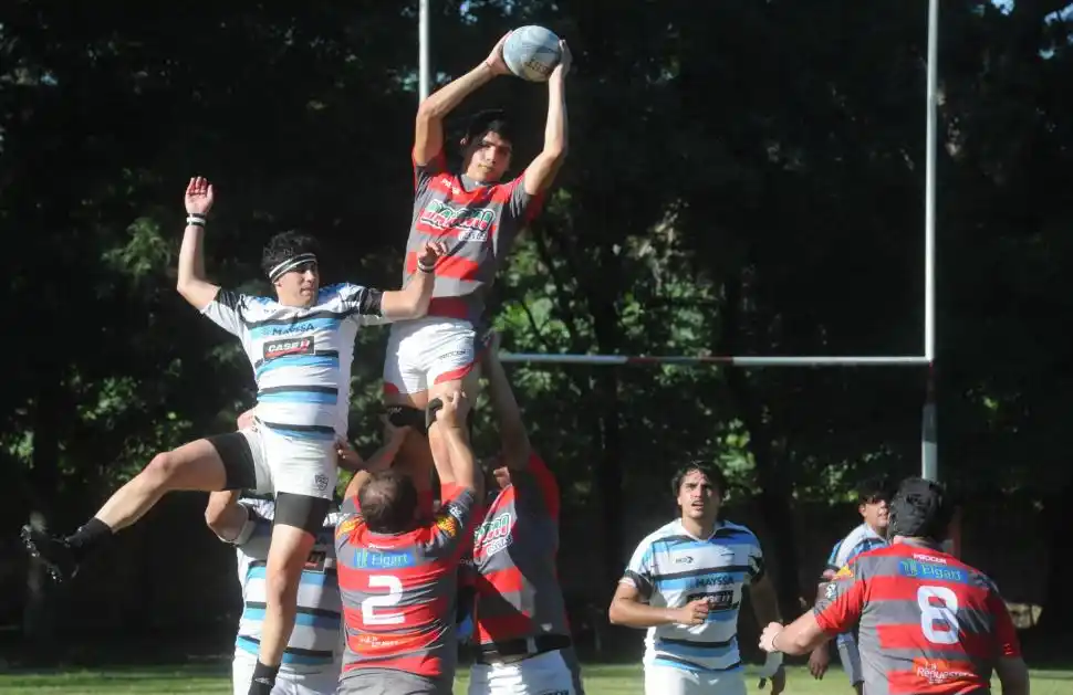 Polideportivo: Lawn Tennis sumó su primer triunfo