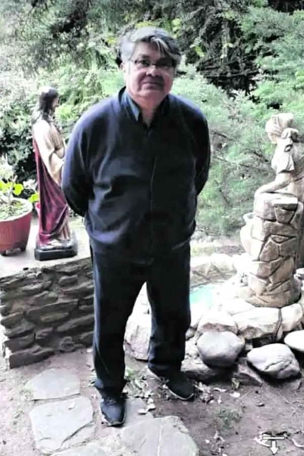 LA VÍCTIMA. El padre Oscar Juárez fue asesinado a puñaladas. 