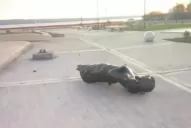 Derribaron y rompieron la estatua de Cristina Kirchner en Río Gallegos