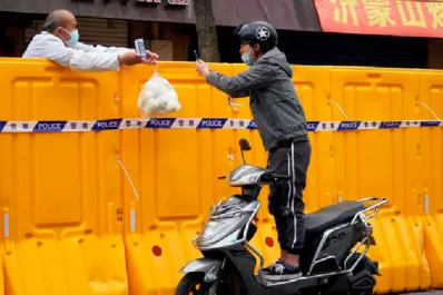 Los casos de Covid se multiplican en Shanghai que amplía zonas de confinamiento