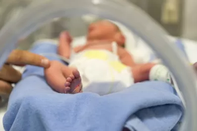 Pensó que esperaba mellizos y tuvo un bebé con dos cabezas