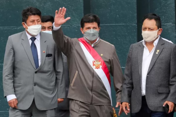 Castillo sobrevive a otro intento de destitución