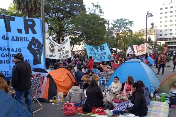 Los reclamos en el acampe: alimentos para comedores y trabajo para los jóvenes
