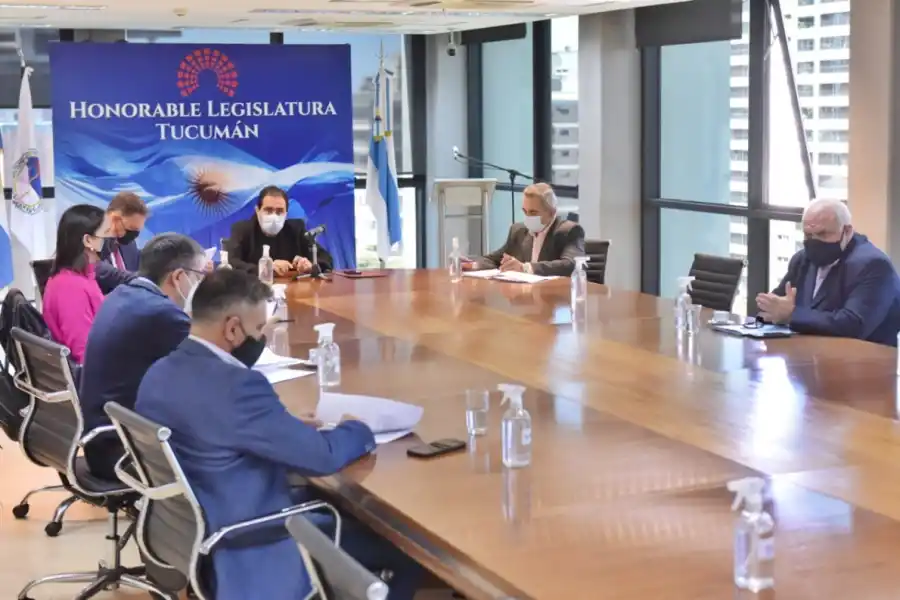 EN LABOR PARLAMENTARIA. Mansilla presidió la reunión. foto de Prensa HLT