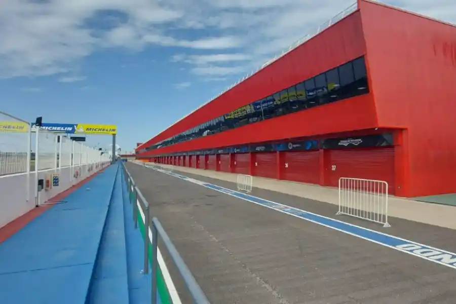 Problemas para MotoGP: no llegó el avión con el resto del material y se suspende la actividad del viernes