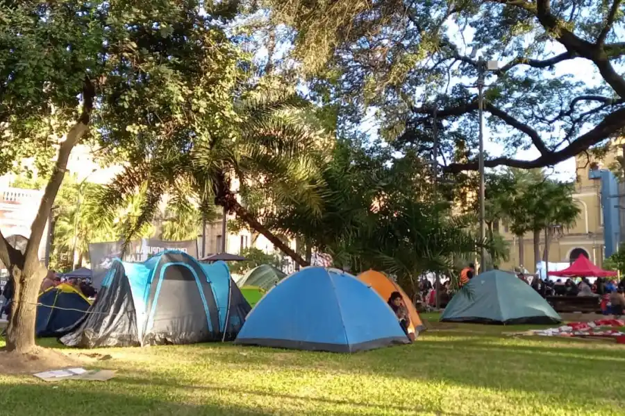 Los reclamos en el acampe: alimentos para comedores y trabajo para los jóvenes