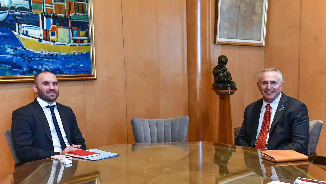 ENCUENTRO. El ministro de Economía de la Nación, Martín Guzmán, se reunió con el embajador de Estados Unidos en la Argentina, Marc Stanley.
