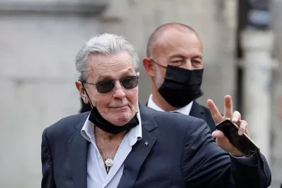 Alain Delon le pidió a su hijo la eutanasia programada