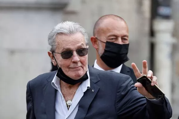 Alain Delon le pidió a su hijo la eutanasia programada