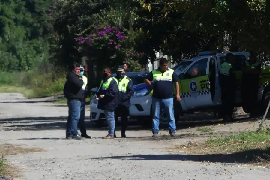 OPERATIVO. La Policía capturó a los acusados con pistas de los vecinos. la gaceta / fotos de Osvaldo Ripoll