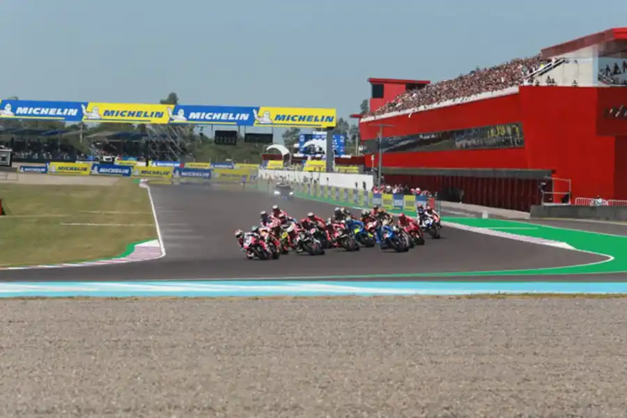 LA MÁS ESPERADA. El MotoGP hizo delirar a los fanáticos en Termas.