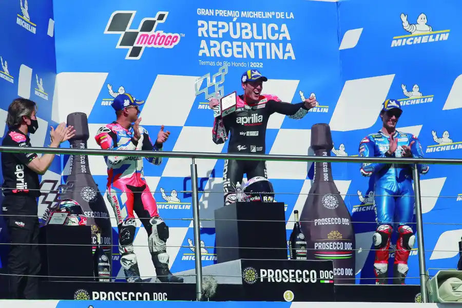 UNA VICTORIA PARA LA HISTORIA. Espargaró consiguió el primer triunfo de su carrera, dejando su huella en el equipo Aprilla.