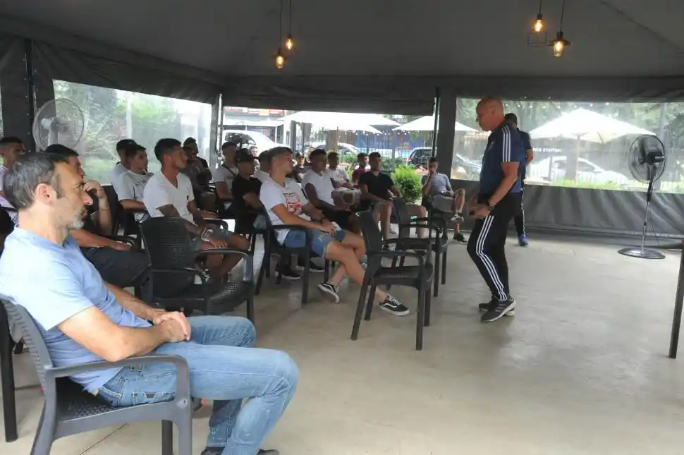 CHARLA. “Vasco“ participó de la capacitación sobre el funcionamiento del VAR. LA GACETA / FOTOs DE ANTONIO FERRONI