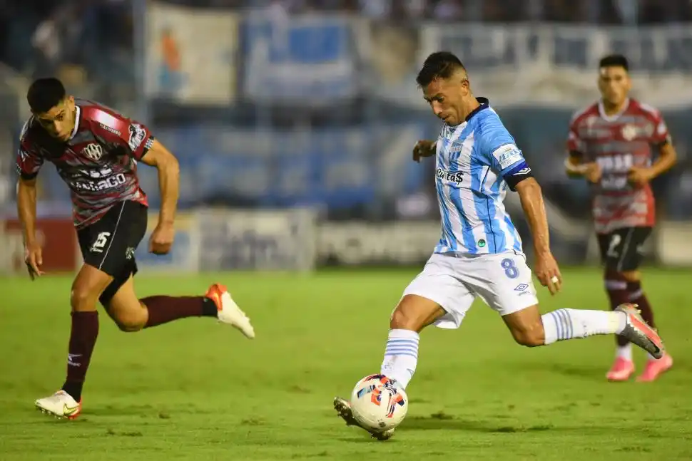 PERJUDICADO. A “Bebe” Acosta no le cobraron un claro penal ante “CC”. 