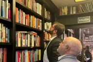 El presidente de Chile recorrió una librería de Buenos Aires y se llevó cinco ejemplares