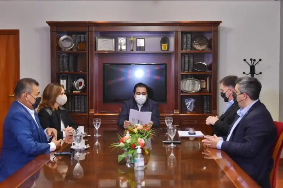 EN REUNIÓN. Mansilla recibió a los presidentes de las comisiones en el antedespacho de la Presidencia de la Legislatura. Foto: Prensa HLT
