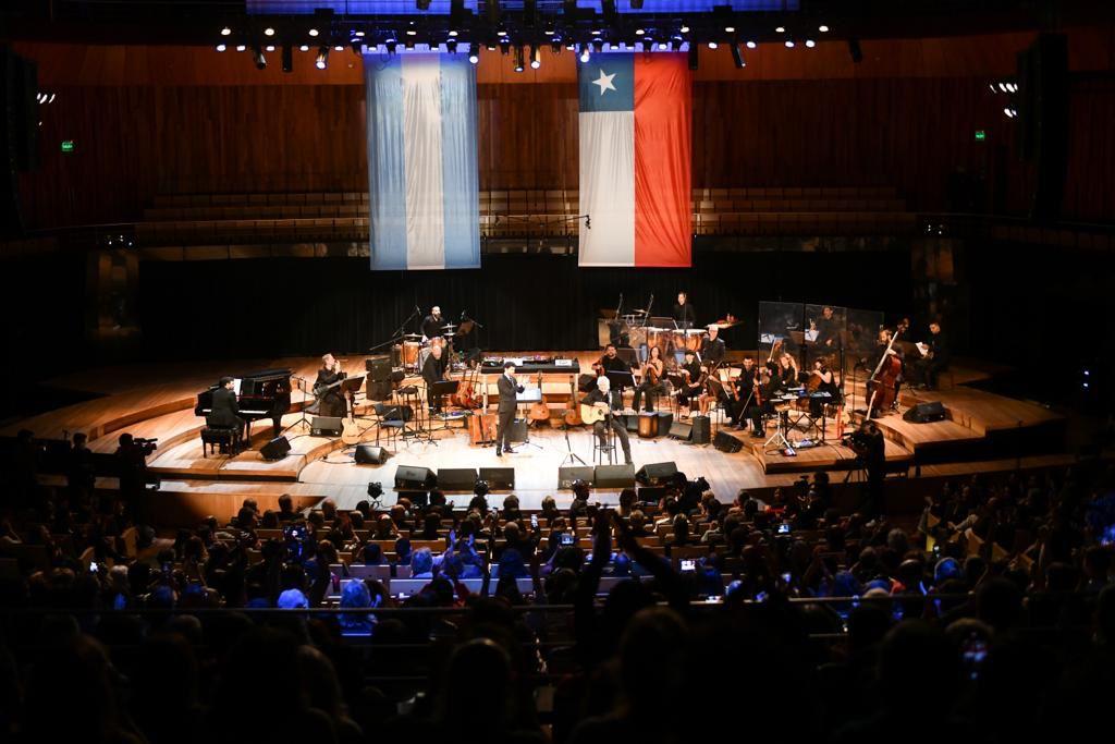 Gabriel Boric asistió a un concierto musical en el Centro Cultural Kirchner