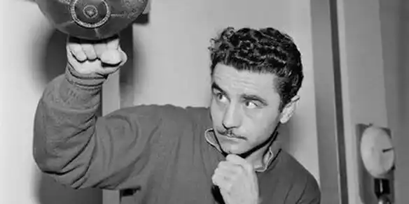 EXUBERANTE. La vedette posó para nuestro diario detrás de escena y a minutos de comenzar su actuación en el Alberdi.