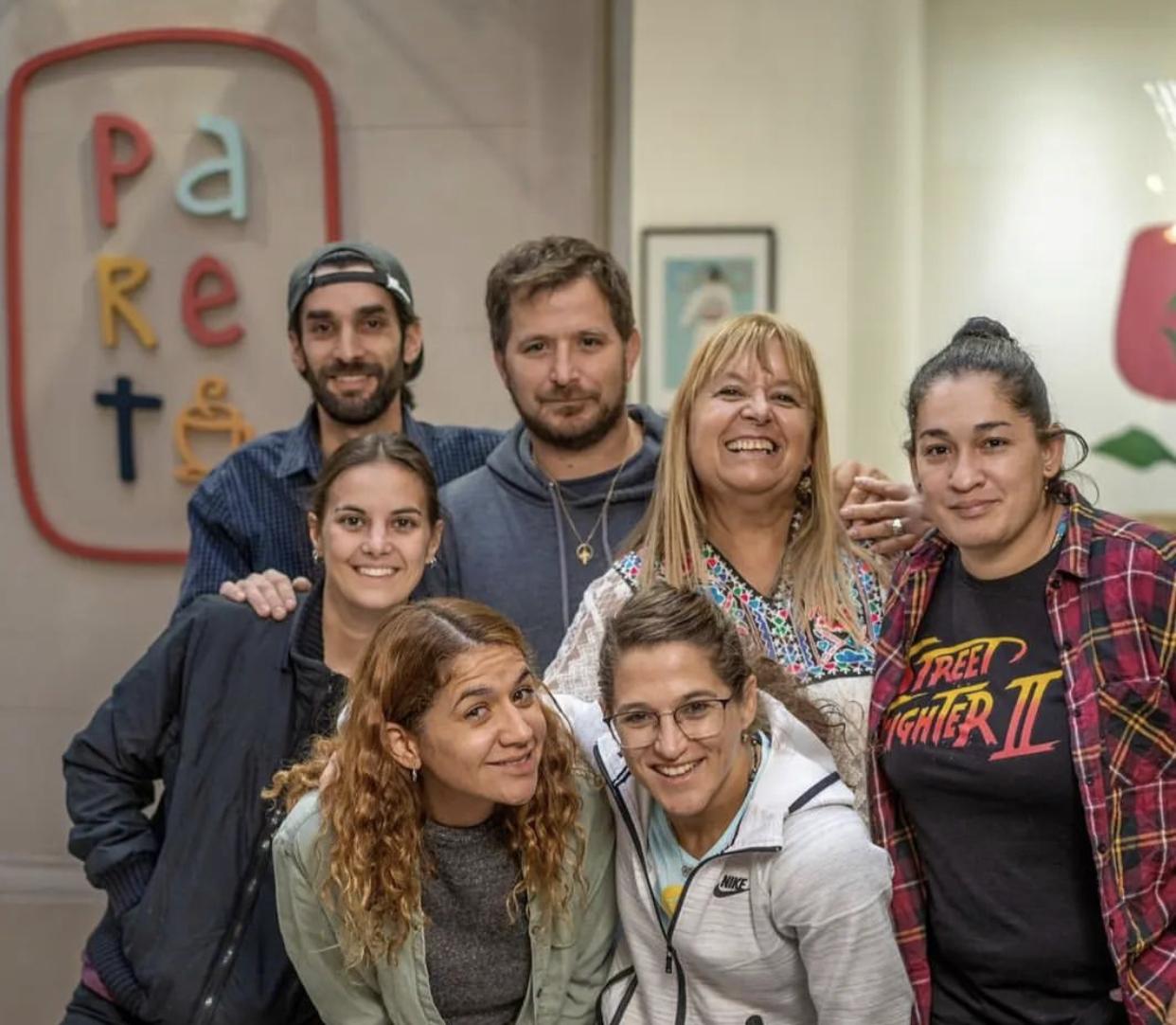 Pareto y su familia en la cafetería