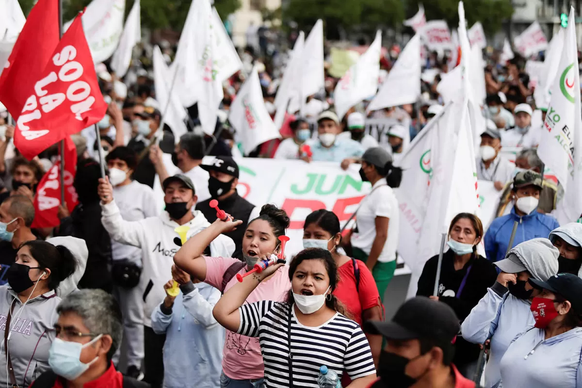 Siguen las protestas y ya son seis los muertos en Perú
