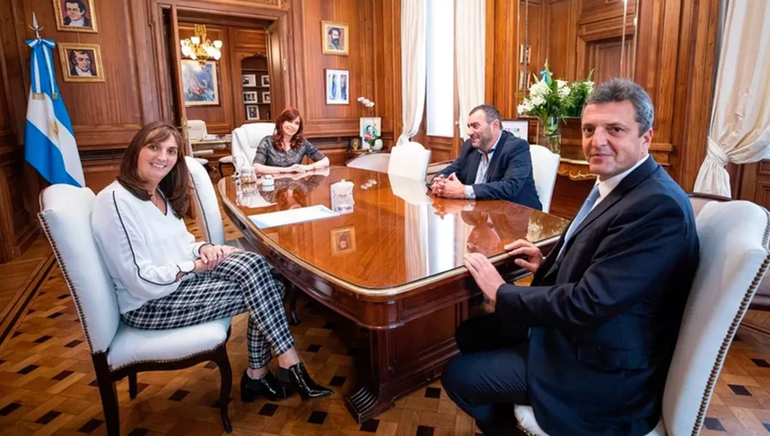 Cristina Kirchner y Sergio Massa acordaron un aumento para los trabajadores del Congreso