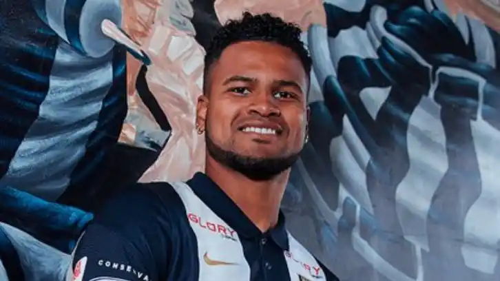 Aldair Rodríguez, el futbolista peruano que fracturó a Rojas, fue al hotel para pedirle disculpas.