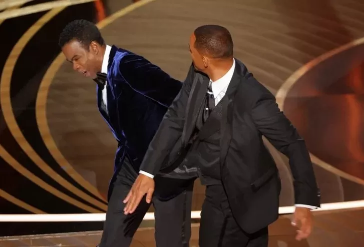 Will Smith no podrá asistir a los Oscar durante 10 años por golpear a Chris Rock