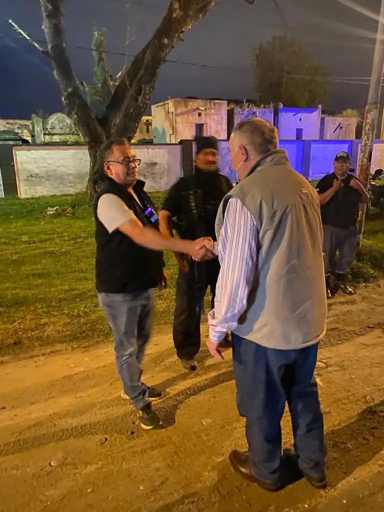 JALDO SALUDA A INTEGRANTES DE LAS FUERZAS DE SEGURIDAD. foto Prensa Gobernación