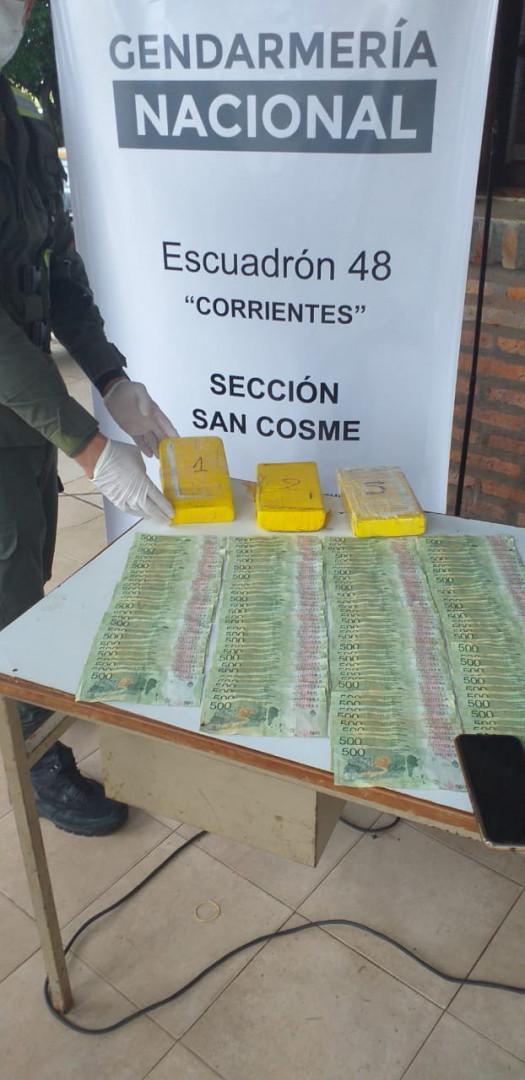 Detienen a una pareja que transportaba cocaína oculta detrás del estéreo del auto