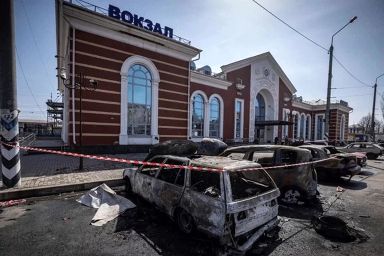 Al menos 35 muertos en un ataque contra una estación de tren en el este de Ucrania