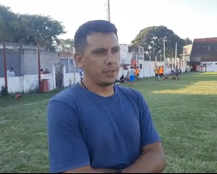 EN SPORTIVO GUZMÁN. Walter Perea dirige al equipo.