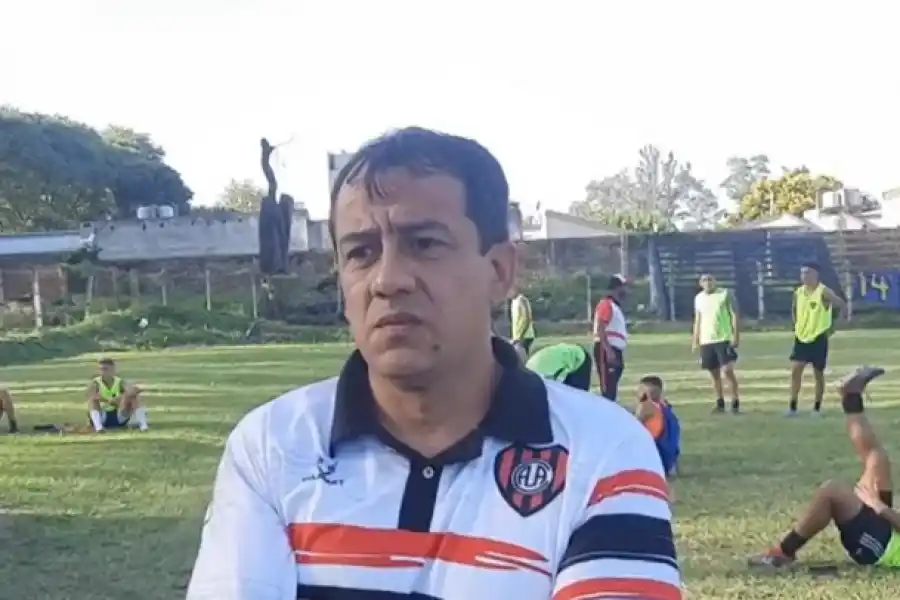 EN UNIÓN ACONQUIJA. Carlos Corvalán es el DT.