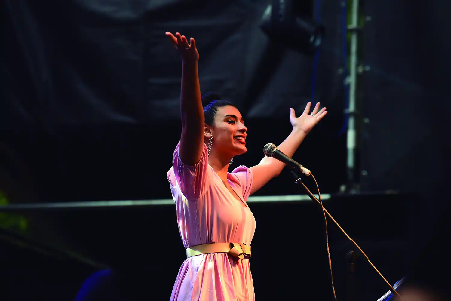 SOBRE EL ESCENARIO. En esta tercera edición, fueron convocados cinco grupos musicales invitados y seis cantores.