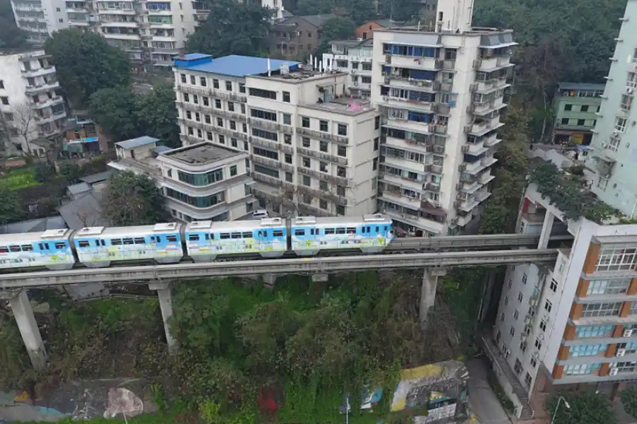 Otra imagen del subte en Chongqing.