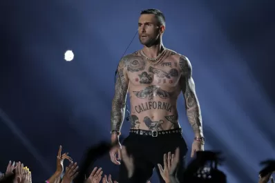 Video: Una tucumana se llevó toda la atención del cantante de Maroon 5 en pleno show