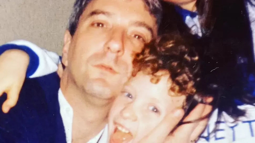 Jonatan Viale junto a su padre, Mauro Viale.