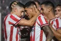 Festejaron por adelantado el Día del Beso en la cancha de San Martín