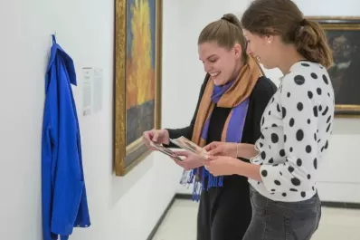 Se robó una obra de arte porque la confundió con un saco olvidado