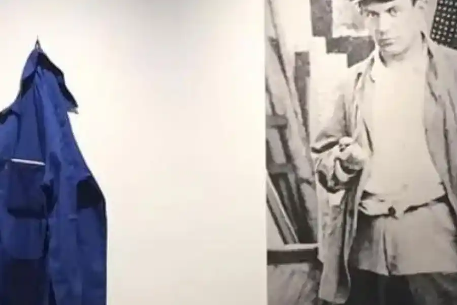 Se robó una obra de arte porque la confundió con un saco olvidado