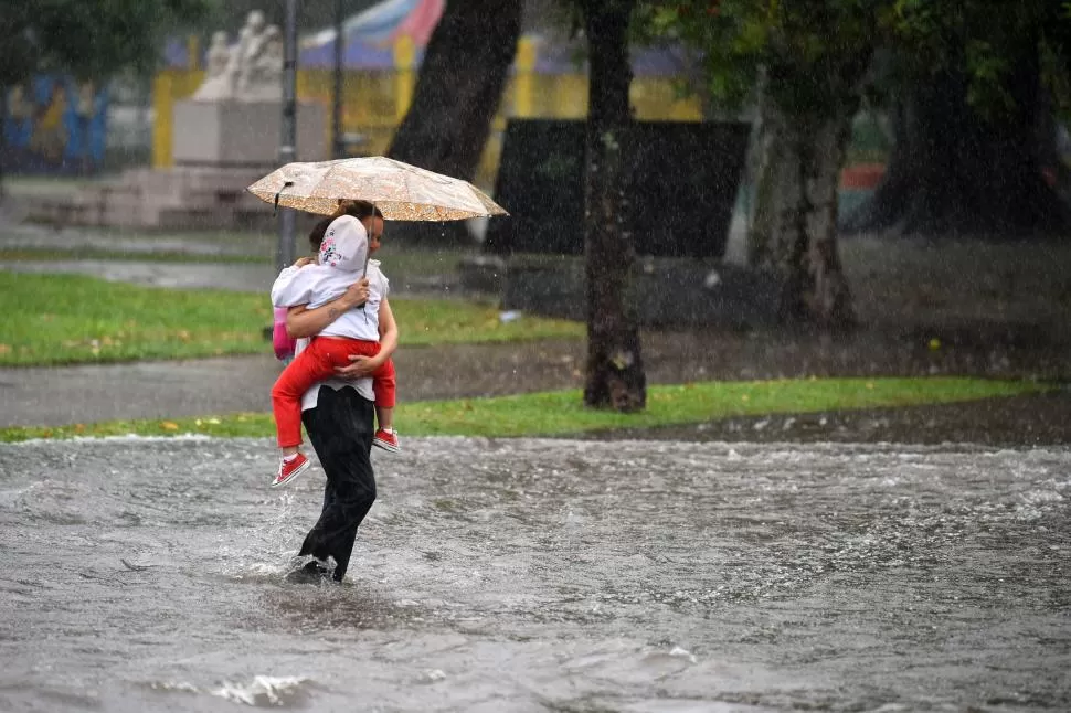 Cayeron más de 80 mm de lluvia en varias zonas de Tucumán . La Gaceta / fotos de Diego Aráoz