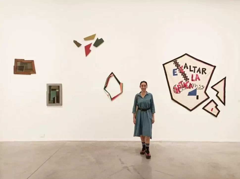 LOS MENSAJES DE LUCRECIA LIONTI. La artista tucumana expone sus obras en el Museo de Arte Moderno. 