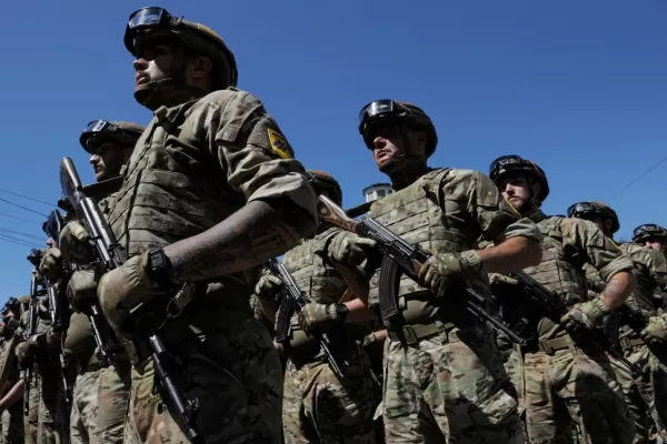 El Batallón Azov defiende e incomoda como nadie a Ucrania