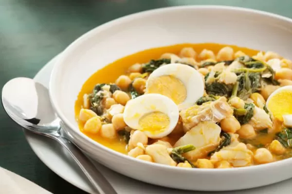 Un sabroso Viernes Santo “a la española” en tu mesa con el potaje de vigilia