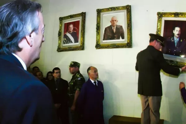 Murió Bendini, el ex jefe del Ejército que descolgó los cuadros de Videla y de Bignone