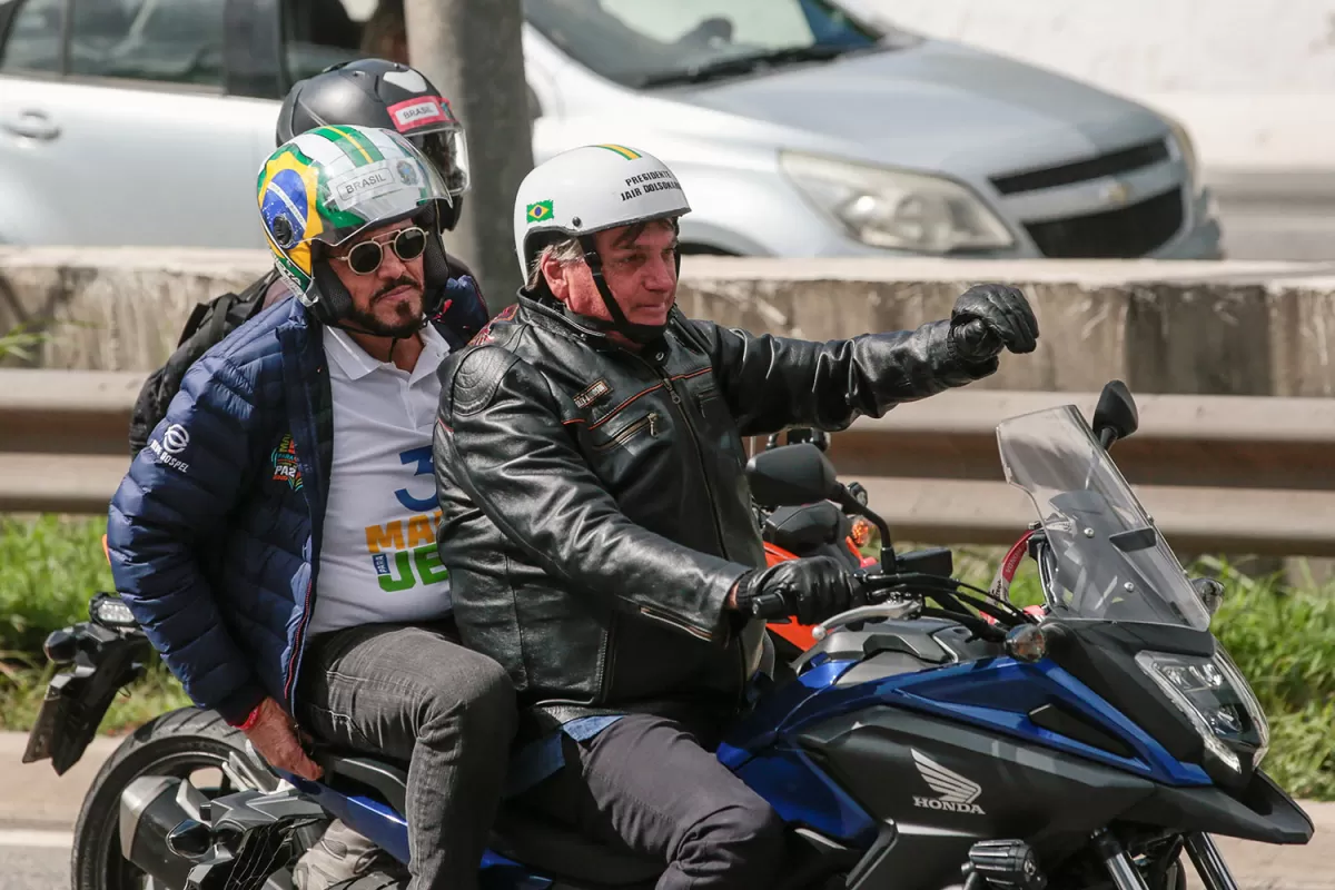 Bolsonaro arranca una campaña en motocicleta