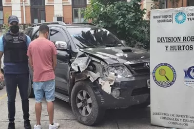 Un prófugo intento huir de la policía, pero chocó contra un árbol y fue detenido