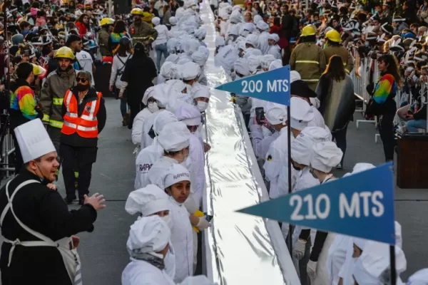 En Bariloche se fabricó la barra de chocolate más larga del mundo