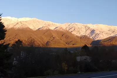 En fotos: el cerro Muñoz cambió su fisonomía y se tiñó del blanco